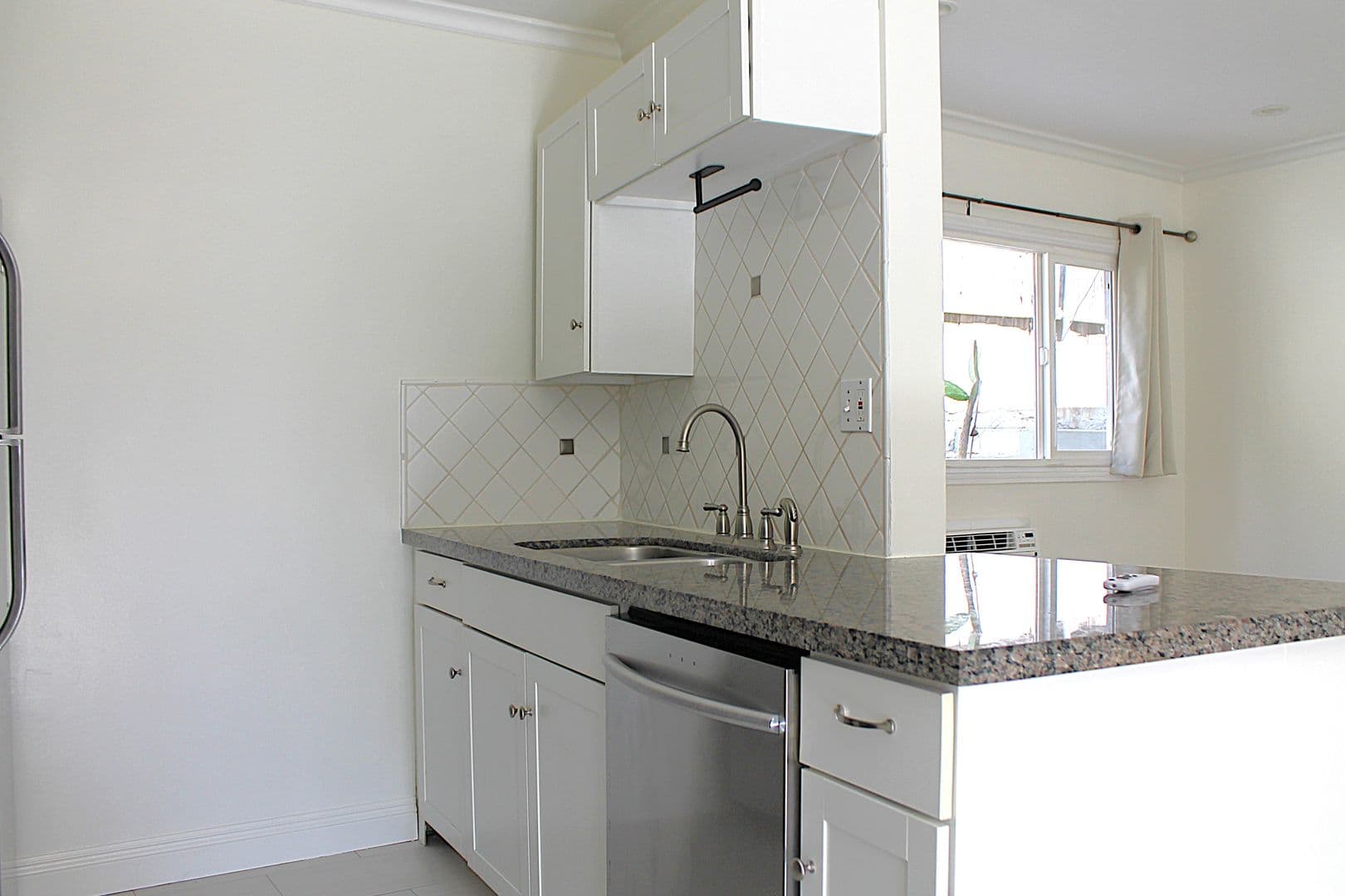 West Hollywood Apartment: 937 Hilldale Ave.