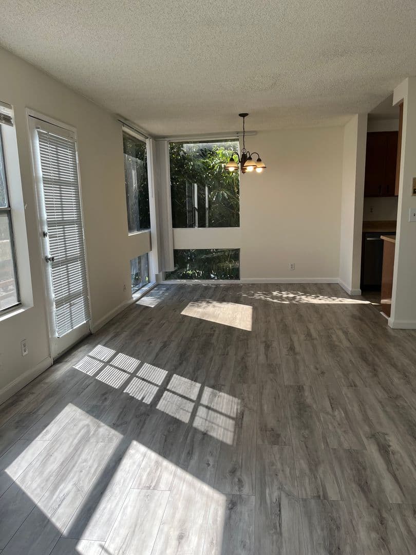 Studio City Apartment: 4248 Whitsett Avenue
