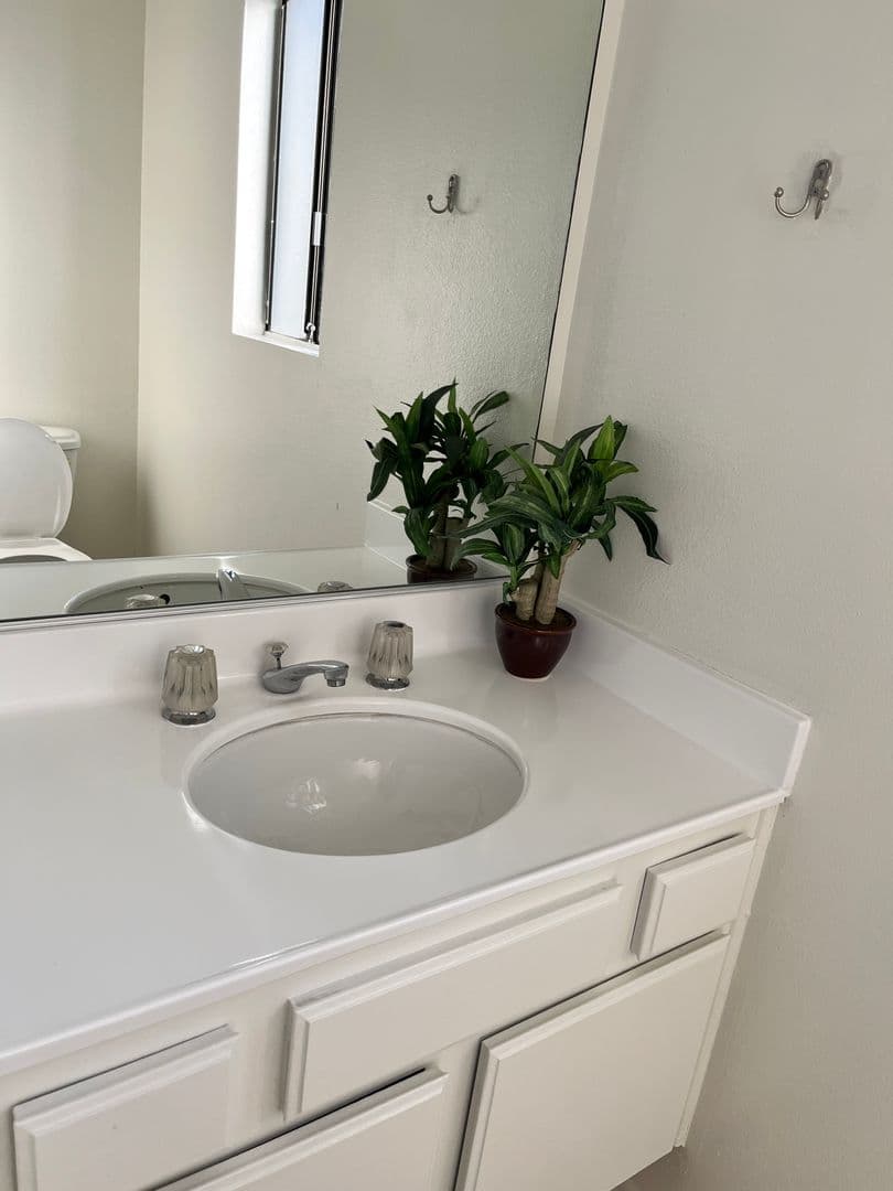 Sherman Oaks Apartment: 5124 Coldwater Canyon Ave.