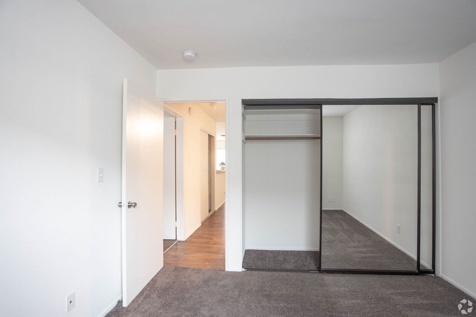 Sherman Oaks Apartment: 14543 Burbank Boulevard