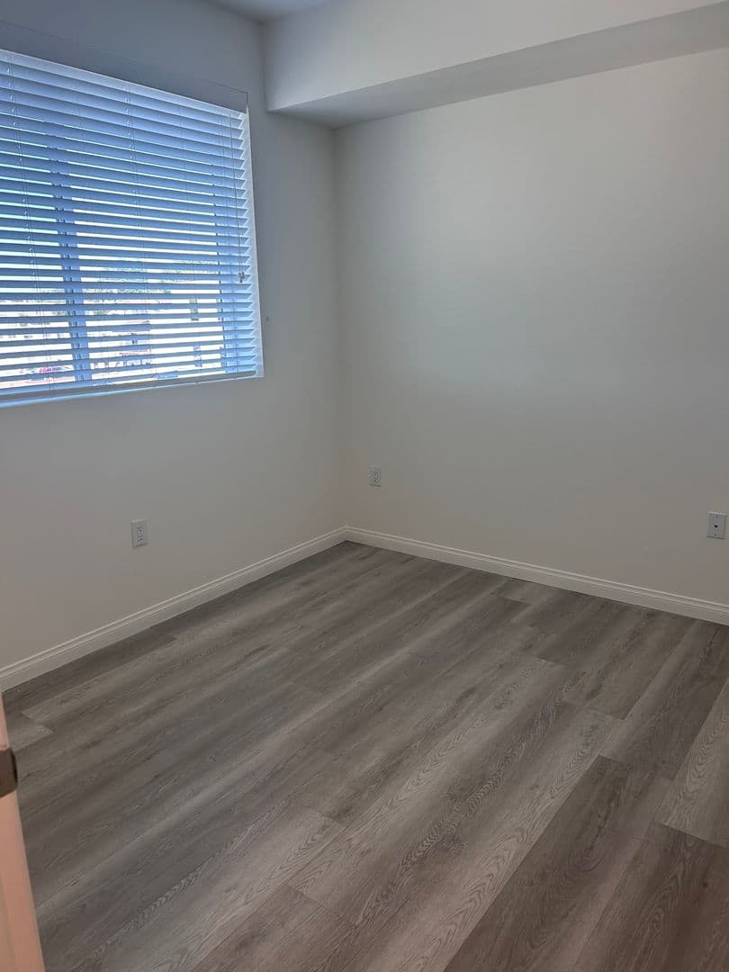Van Nuys Apartment: 13724 Victory Blvd.