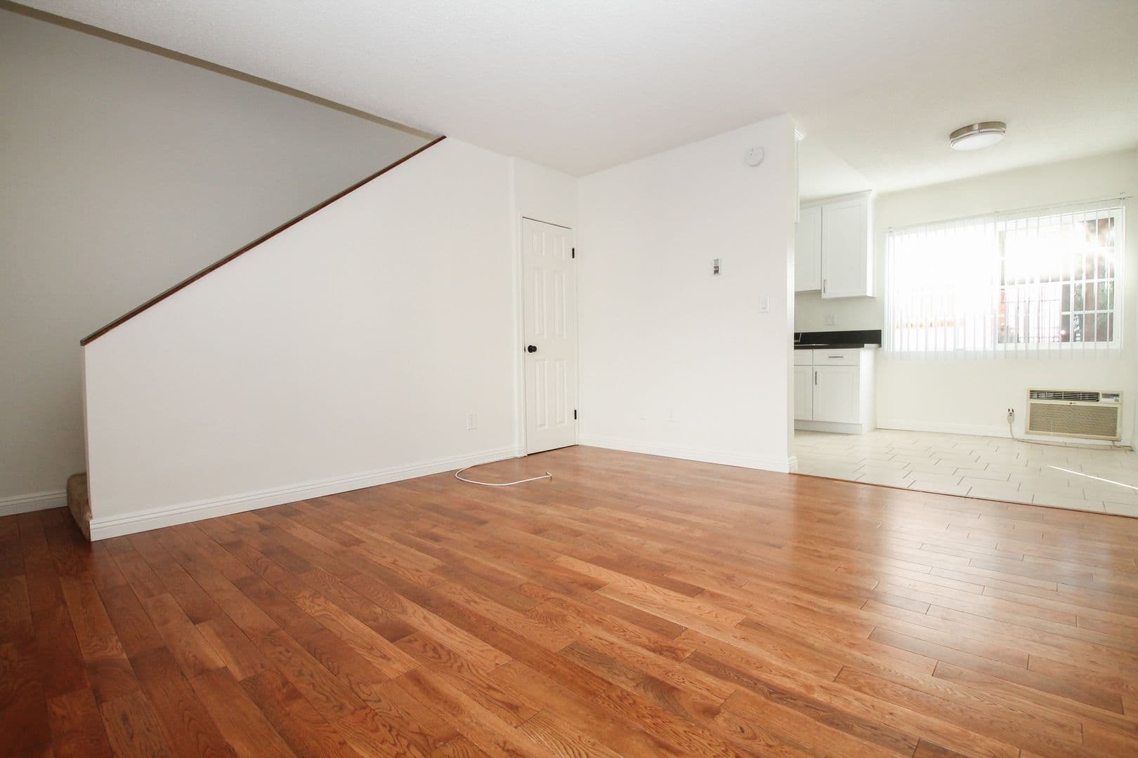 Sherman Oaks Apartment: 15339 Weddington St.