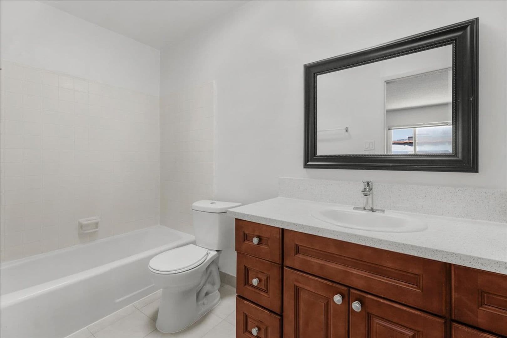 Beverly Hills Apartment: 309 S. Doheny Dr.