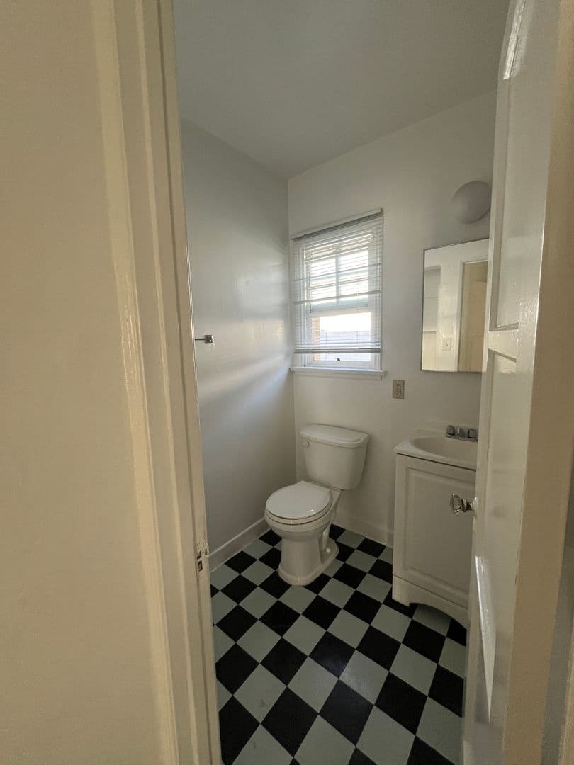 Hollywood Apartment: 6755-6773 Yucca St and 6424 Yucca Street