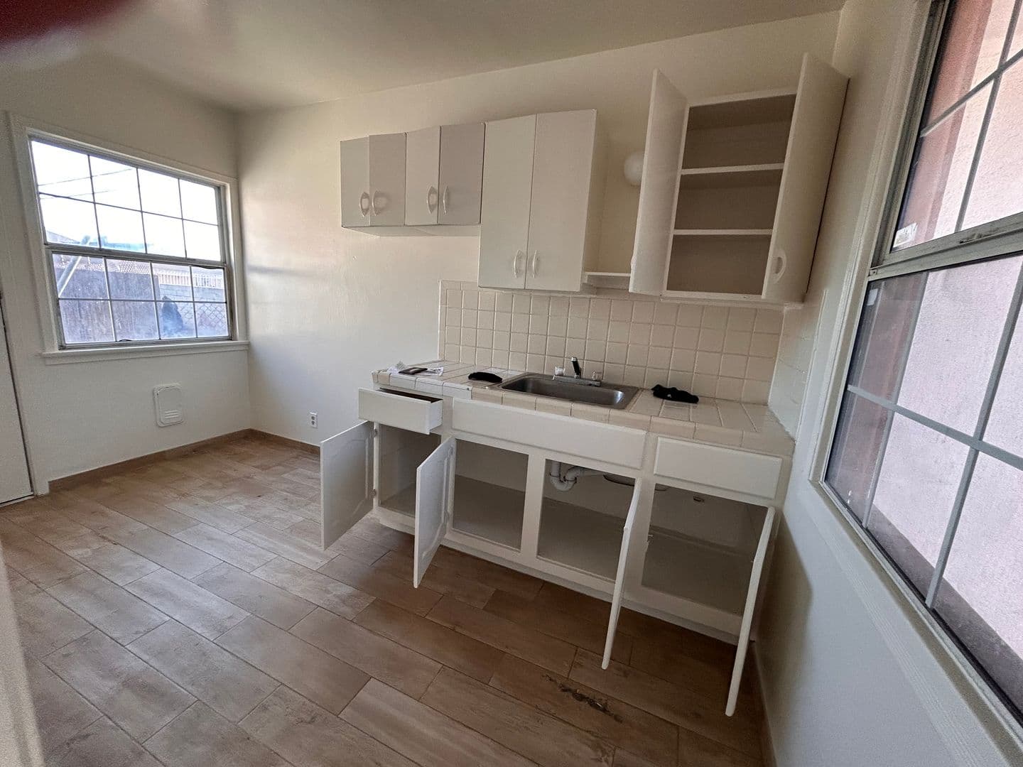 Montebello Apartment: 109, 111, 109.1/2, 111.1/2 S. 19th Street