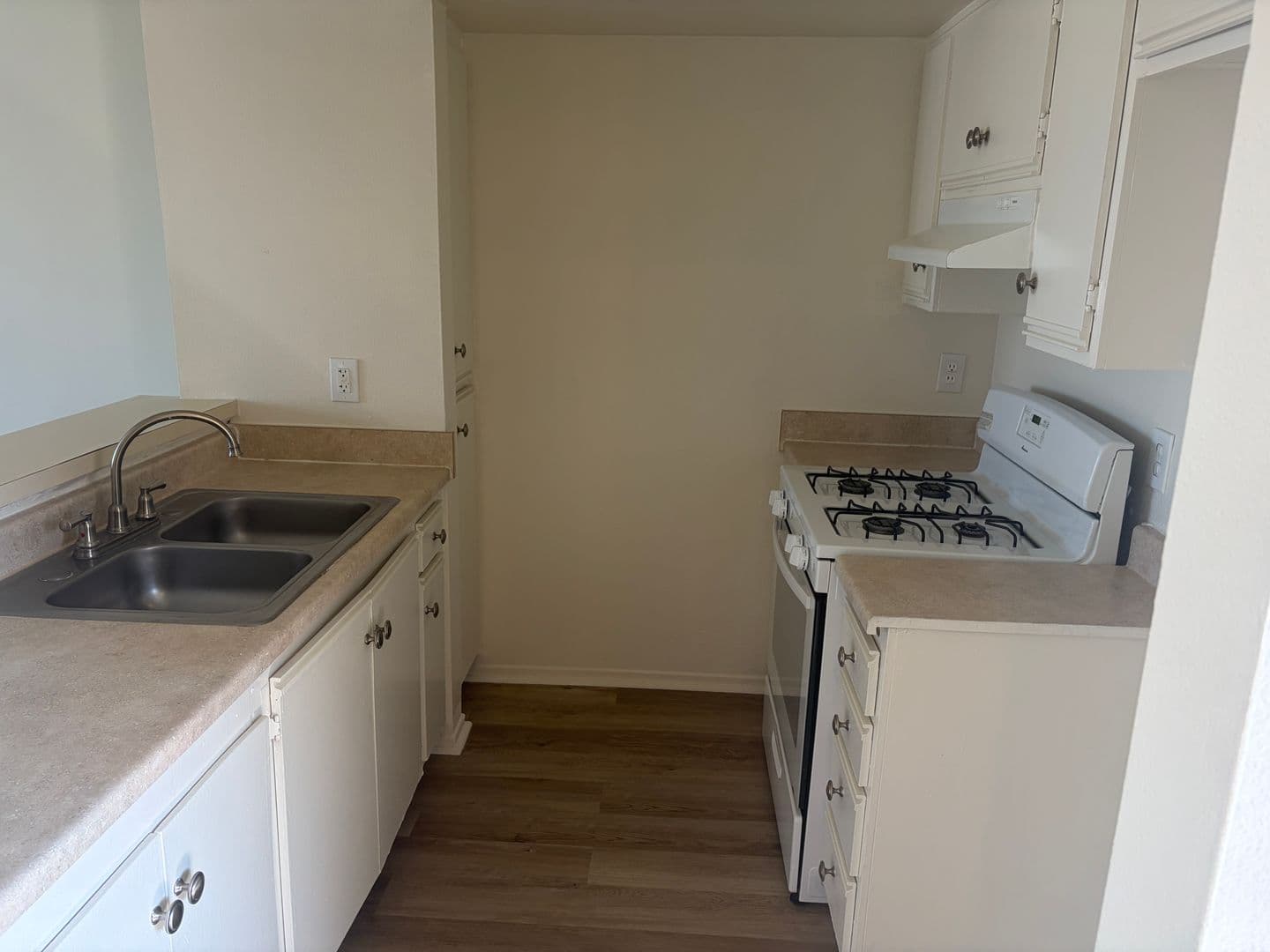 Los Angeles Apartment: 1045 S. Ardmore Avenue