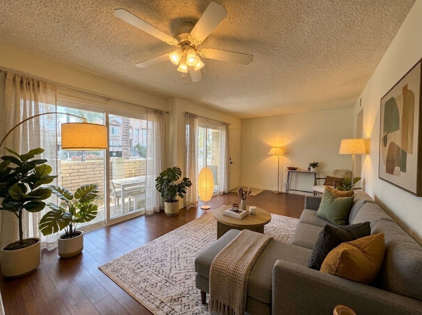 Studio City Apartment: 12231 Moorpark St.