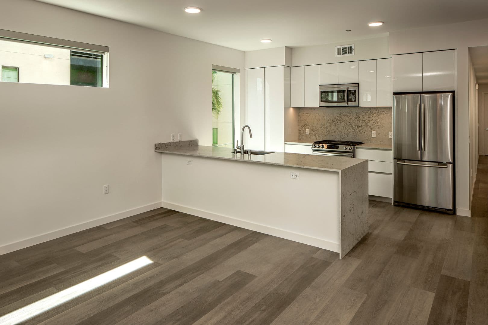 Studio City Apartment: 12012 Valleyheart Dr