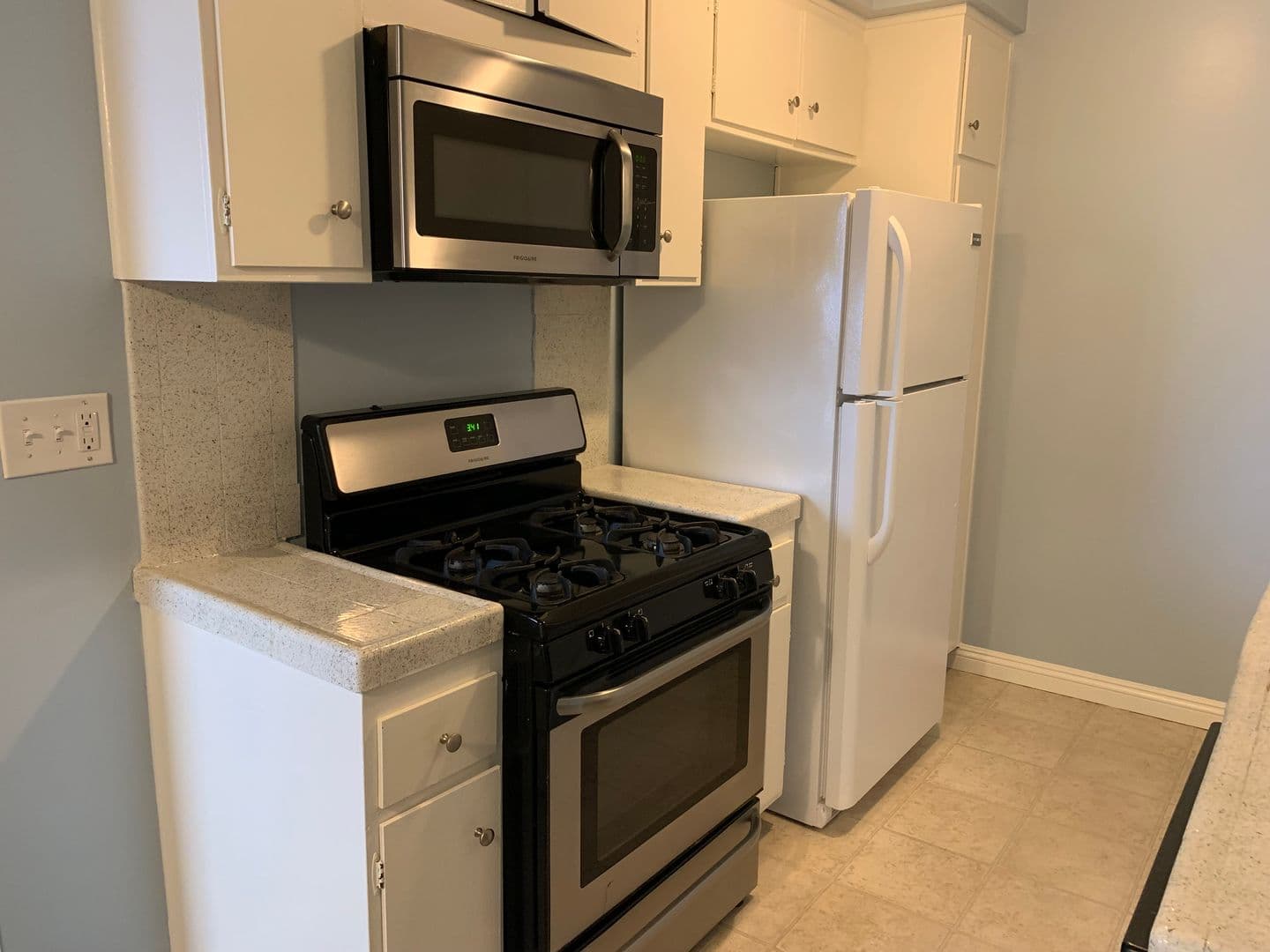 Los Angeles Apartment: 1333 S. Bundy Drive