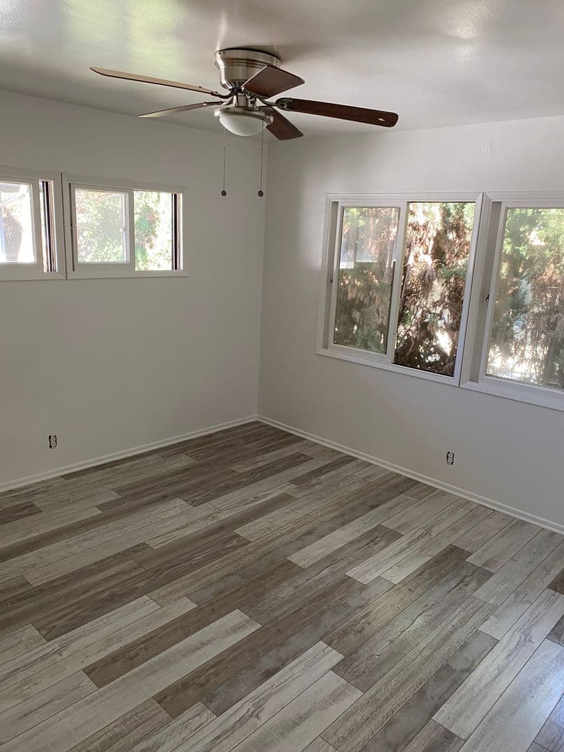 Inglewood Apartment: 821 Centinela Ave