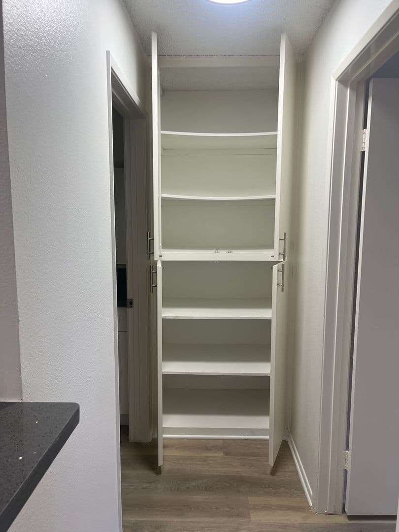Van Nuys Apartment: 7320 Hazeltine Avenue