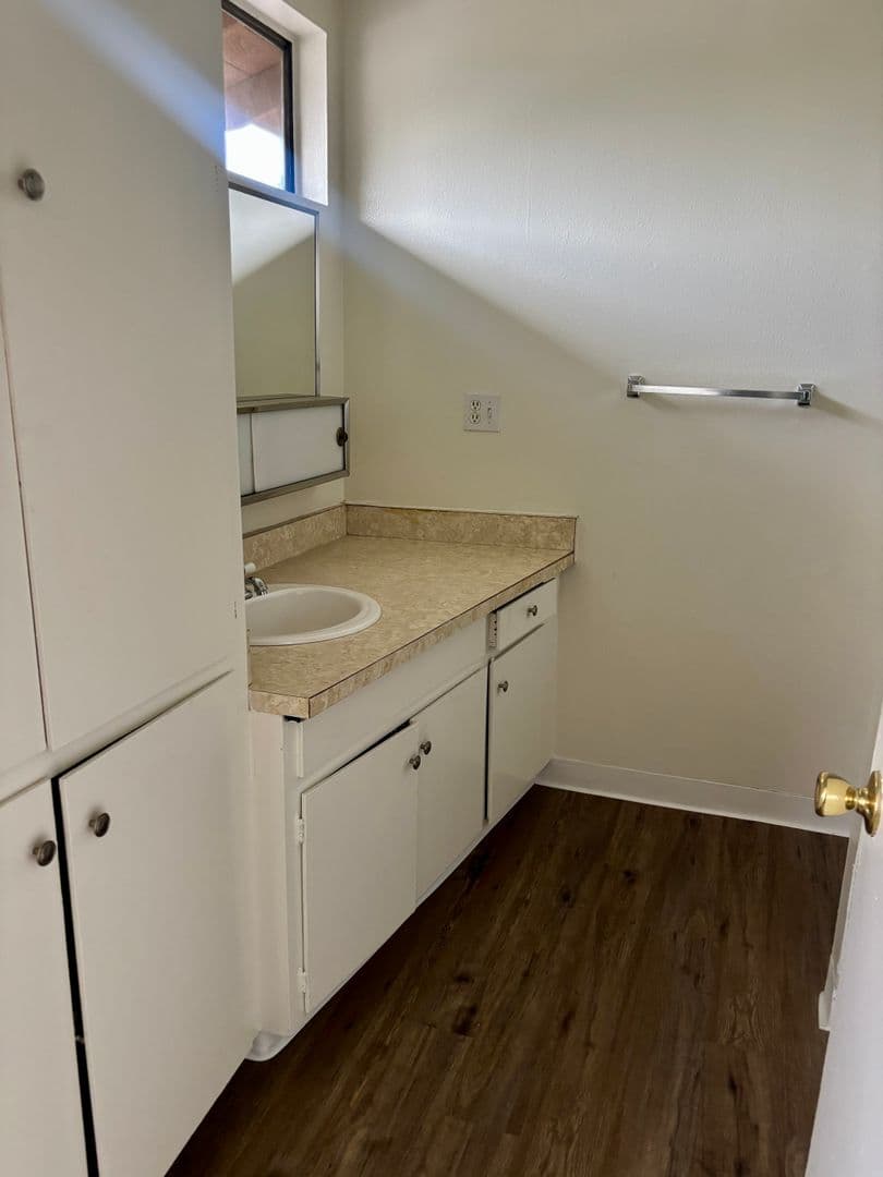 Duarte Apartment: 1817 2nd Street