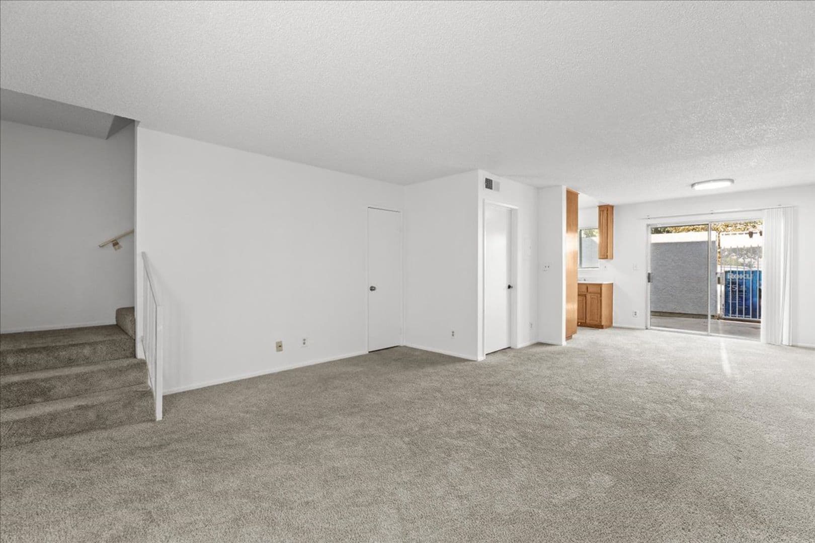 North Hills Apartment: 9660 Sepulveda Blvd