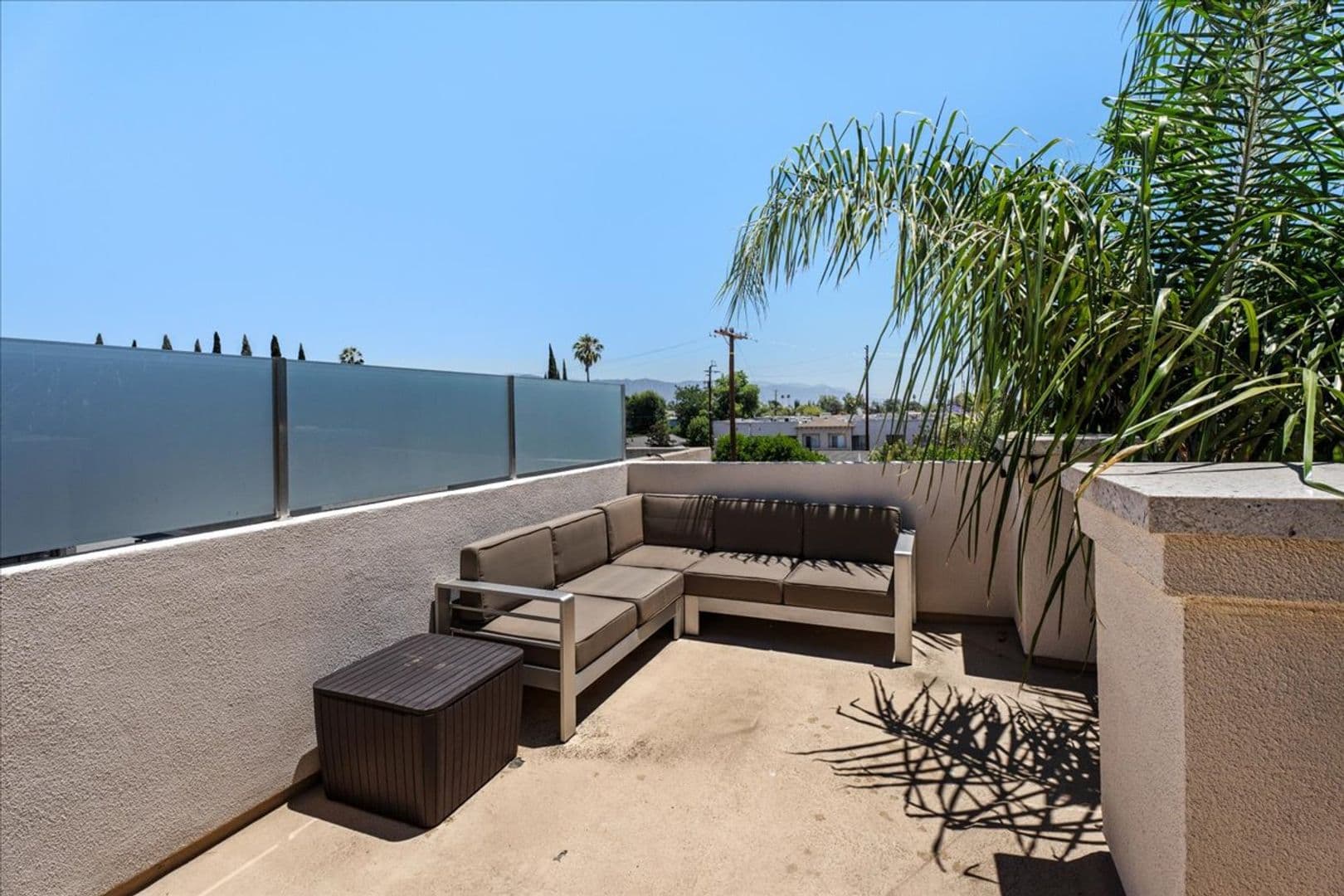 Valley Village Townhome: 5404 Bellingham Ave #2