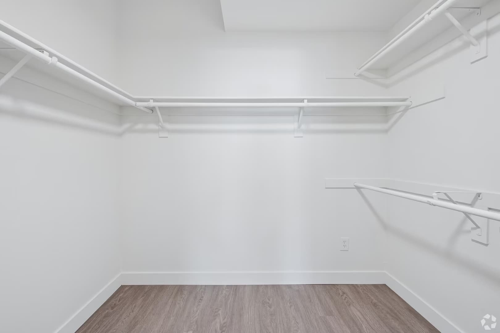 Northridge Apartment: 9850 Zelzah Ave