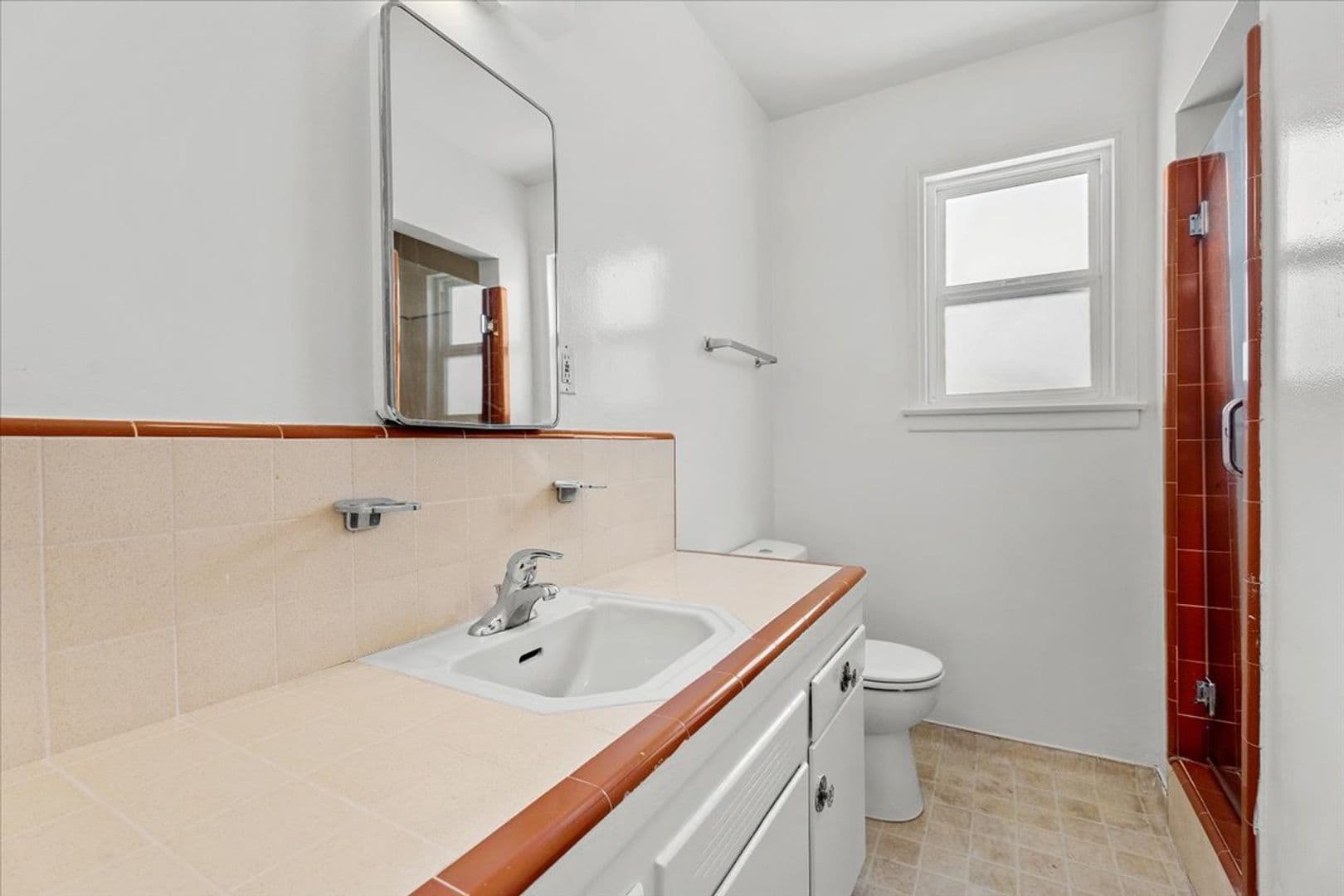 Los Angeles Apartment: 1033 S. Holt Ave.