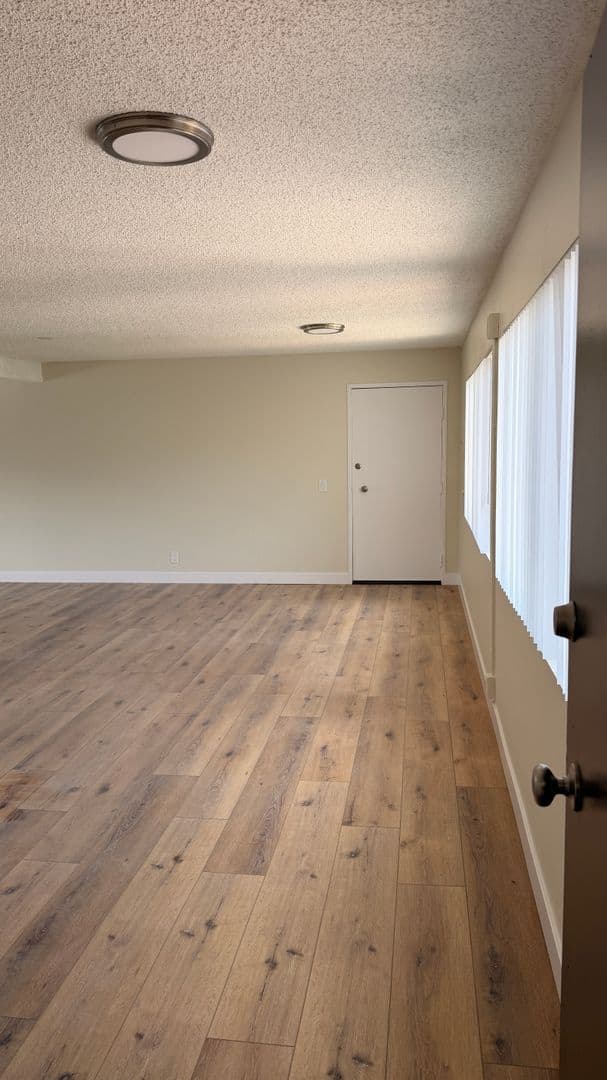 Sunland Apartment: 8608 Foothill Blvd
