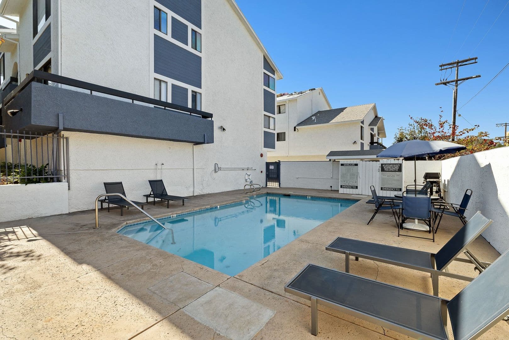 Sherman Oaks Apartment: 14543 Burbank Boulevard