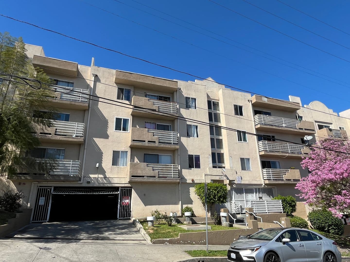 Los Angeles Apartment: 1045 S. Ardmore Avenue
