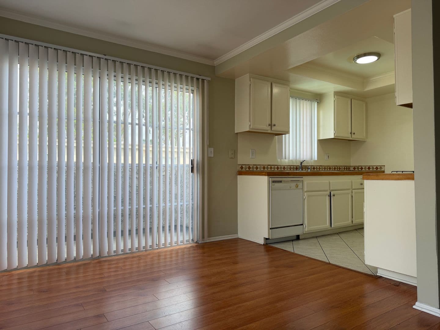 Toluca Lake Apartment: 10825 Blix Street