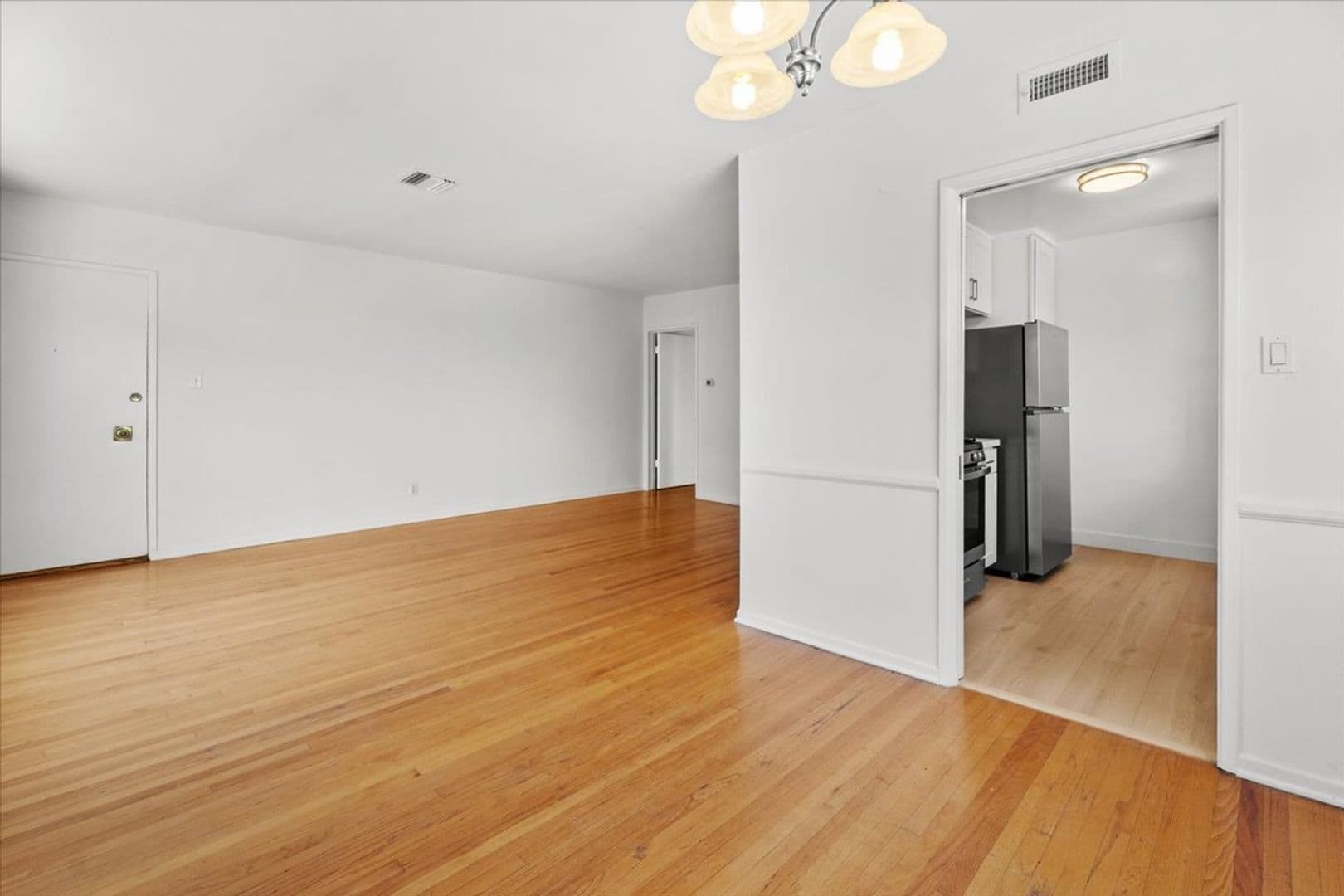 Los Angeles Apartment: 1033 S. Holt Ave.