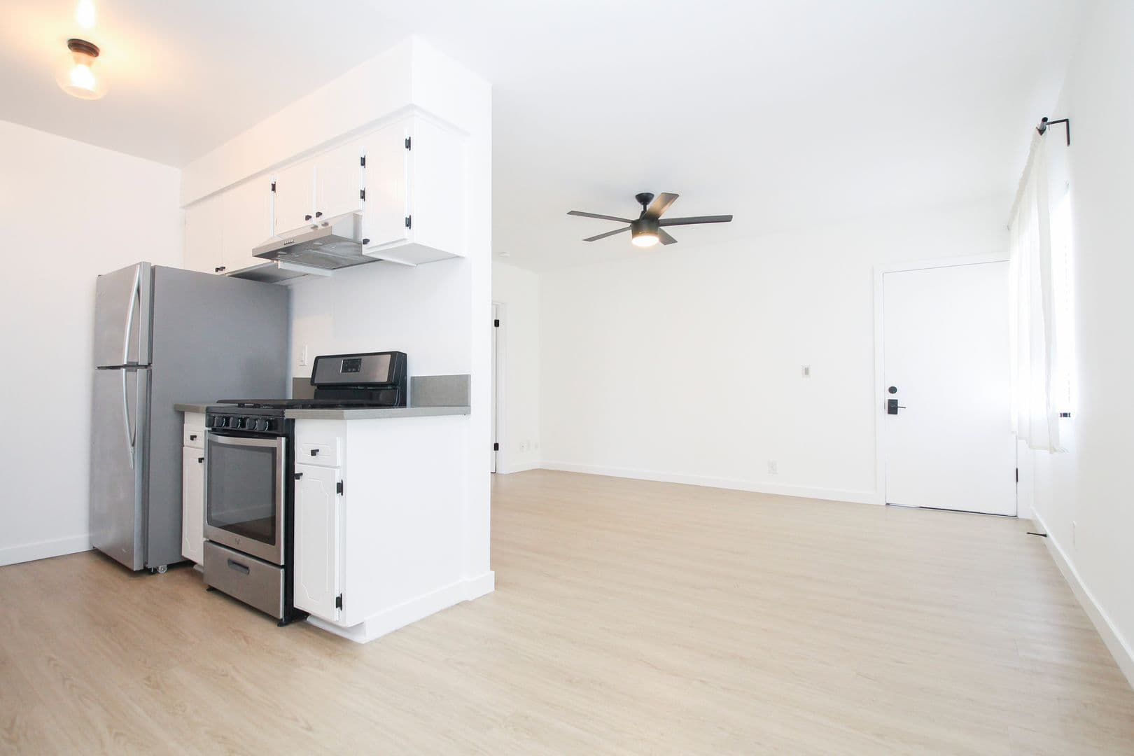 Hawthorne Apartment: 4378 W. 138th St.