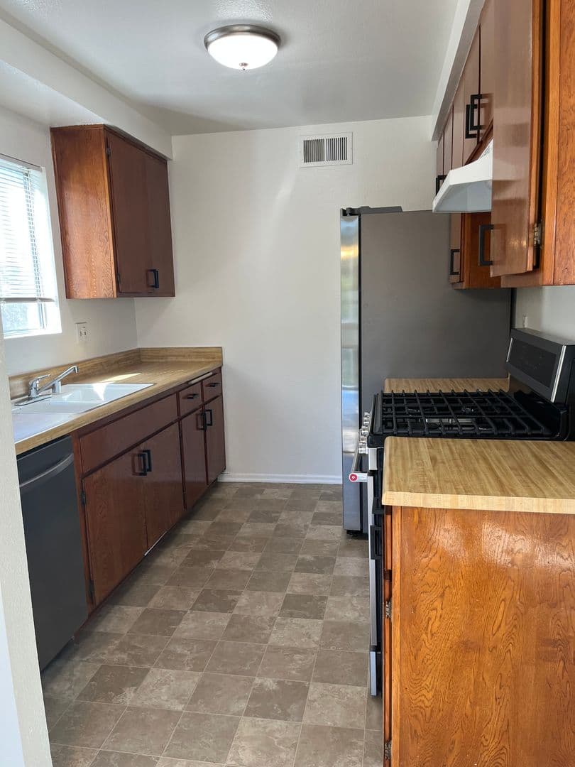 Studio City Apartment: 4248 Whitsett Avenue
