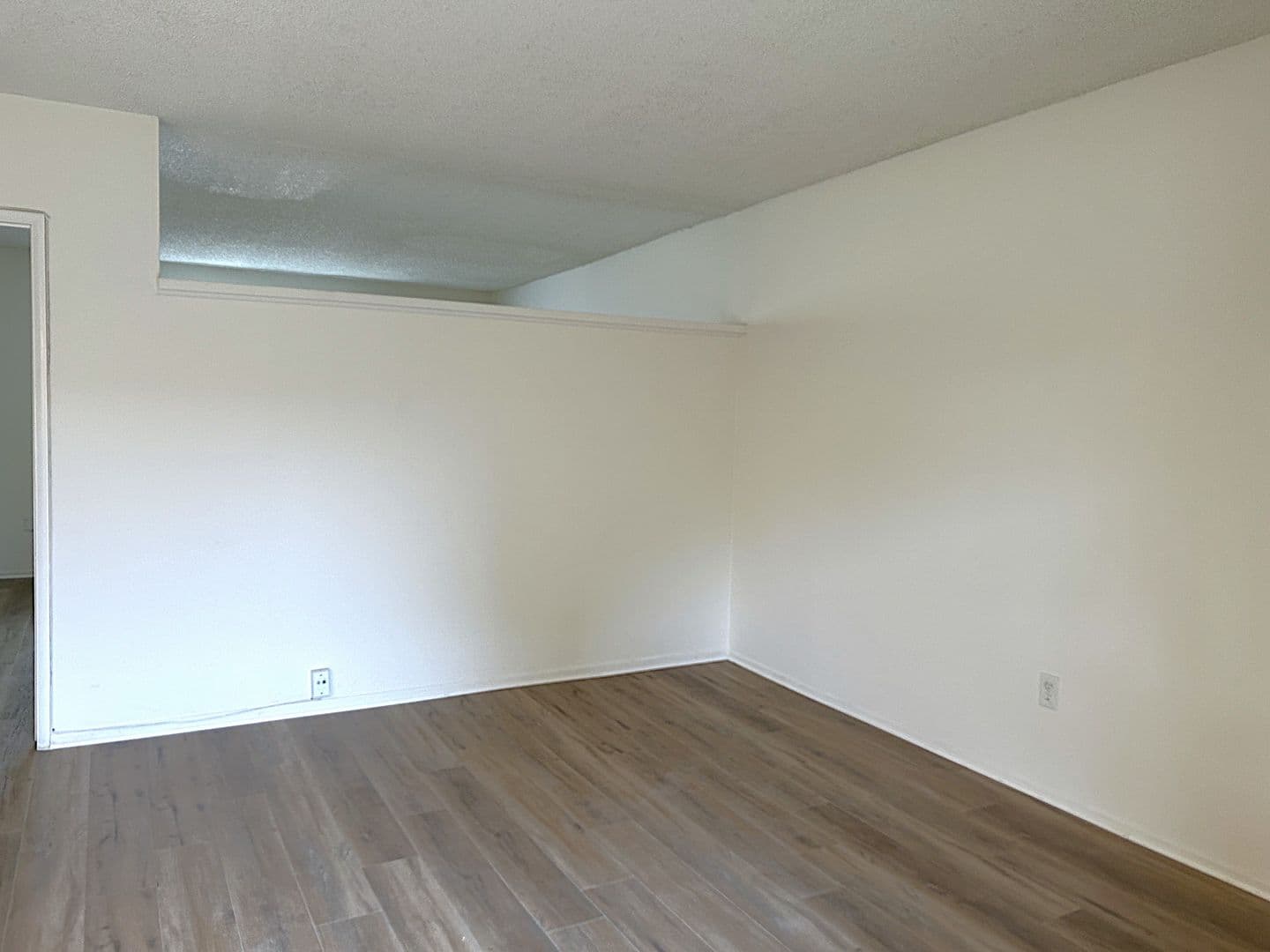 Van Nuys Apartment: 7457 Woodman Ave.