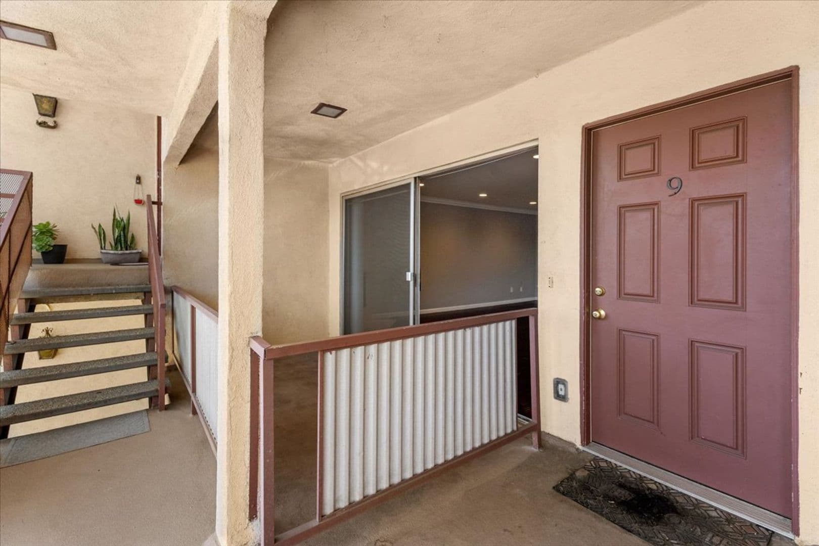 Los Angeles Apartment: 5232 Fairview Blvd