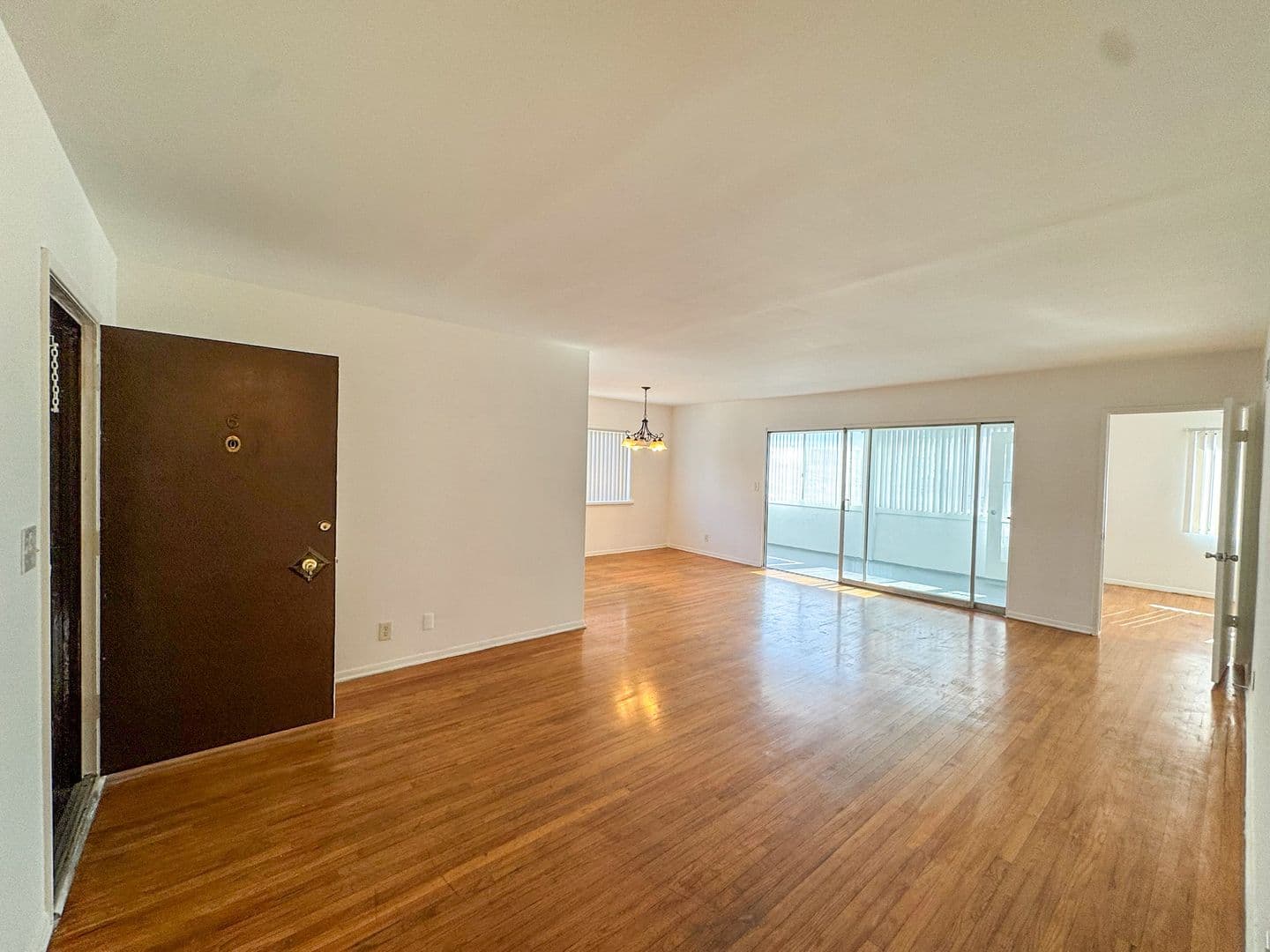 Los Angeles Apartment: 1416 Reeves St.
