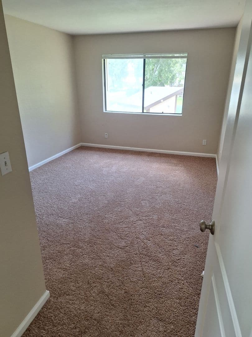 Redlands Apartment: 1269 N. EDWARDS ST #11