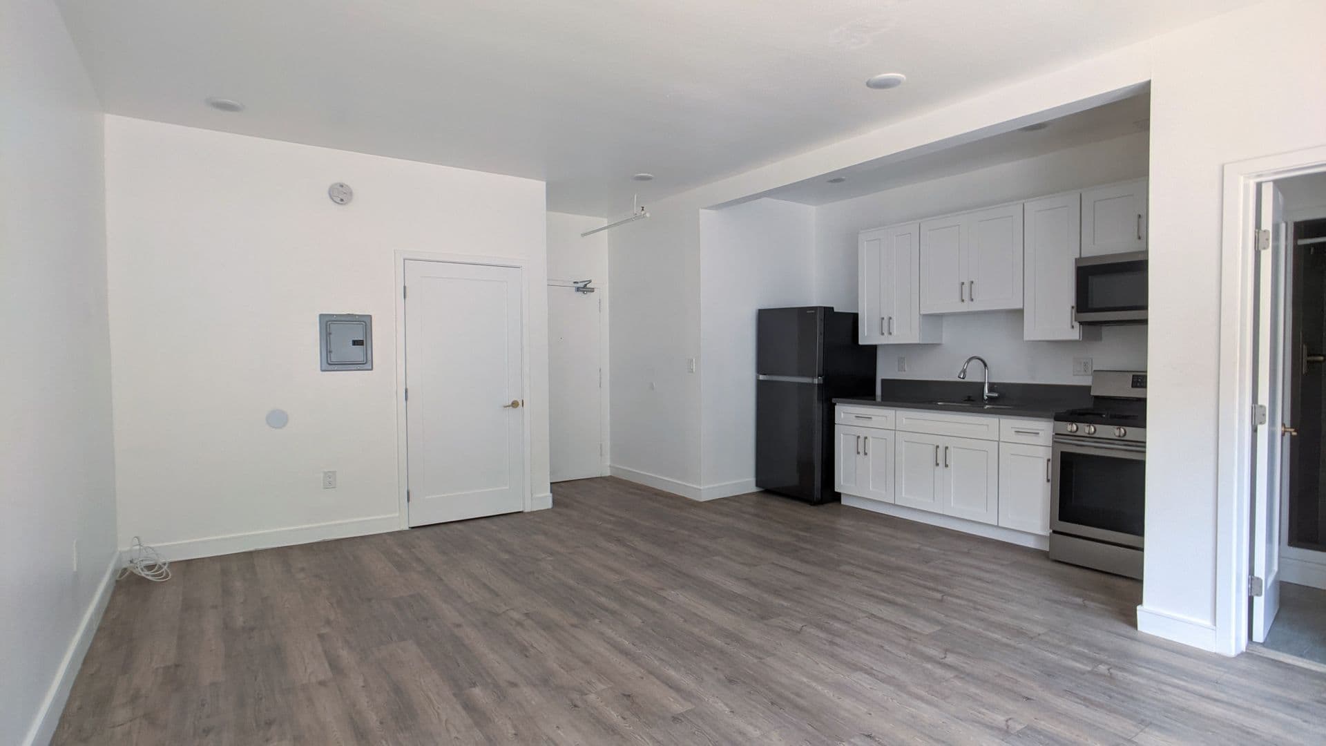Los Angeles Apartment: 722 S Manhattan Place