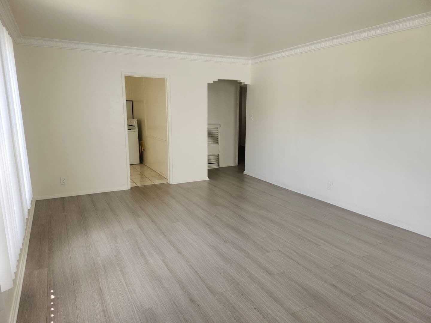 Los Angeles Apartment: 2007 S. Longwood