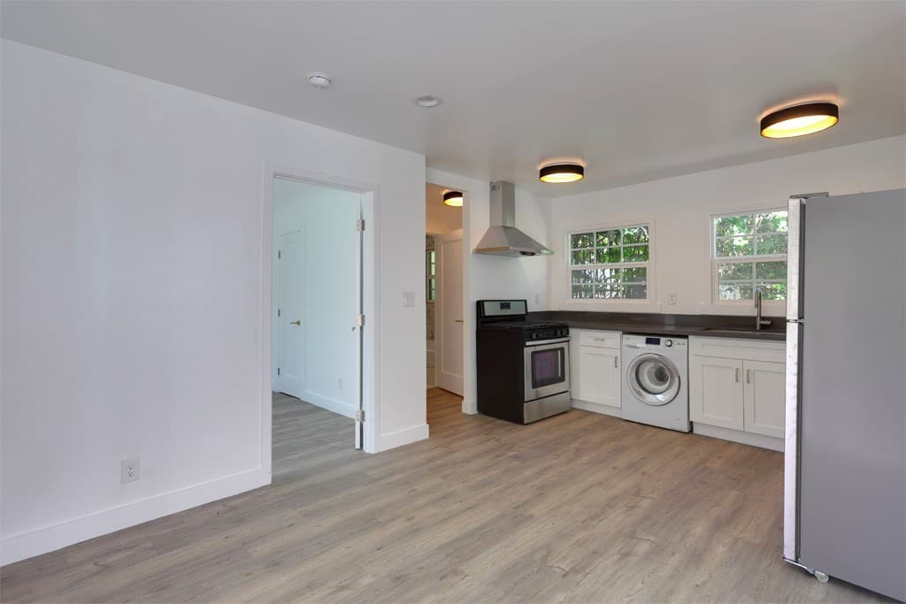 Los Angeles Apartment: 4515-4519 Willow Brook Avenue