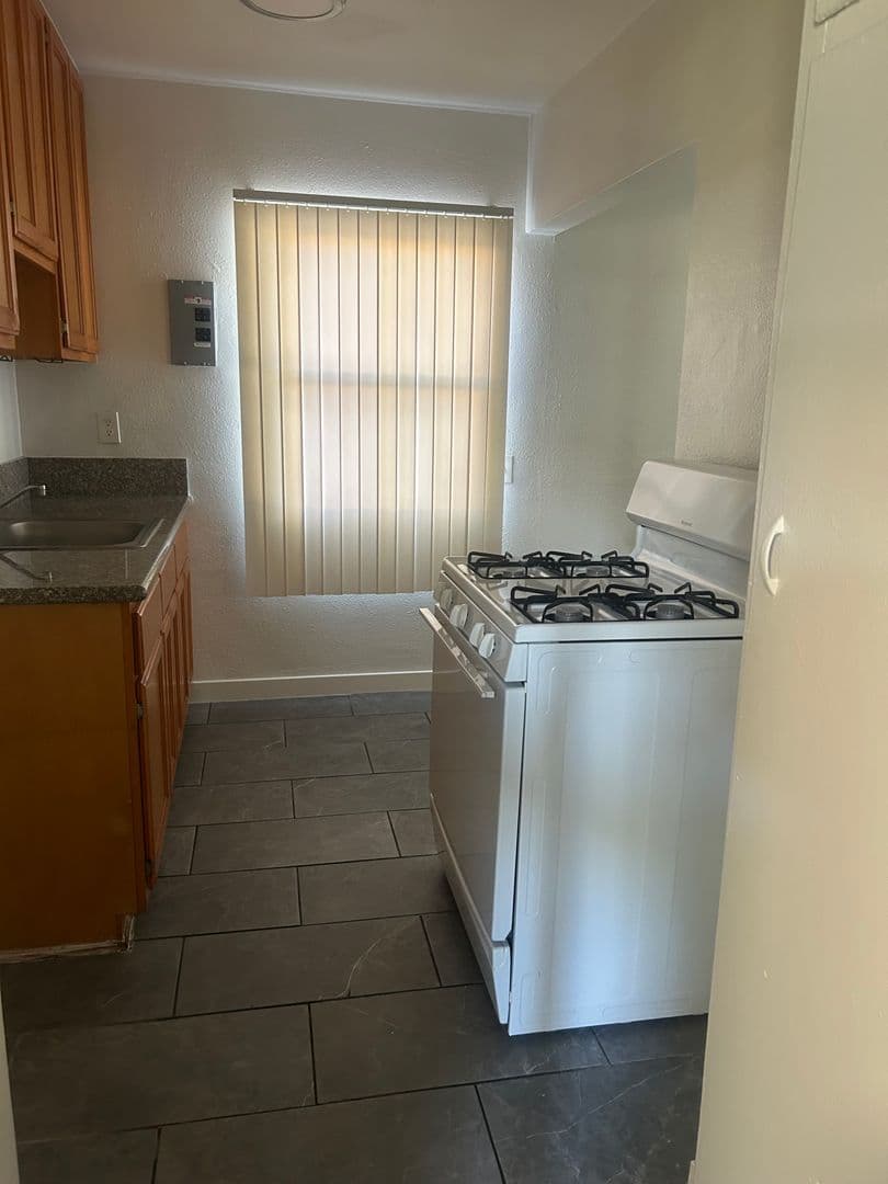 Santa Ana Apartment: 1060 W. 17TH STREET