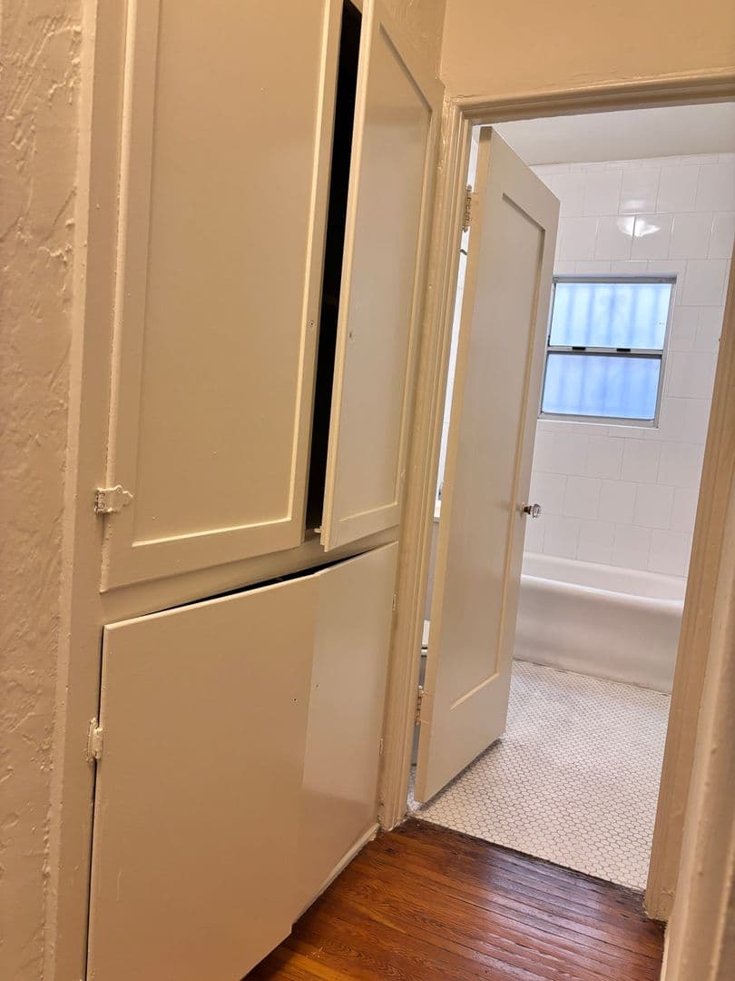 Los Angeles Apartment: 422 N. Hayworth Ave.