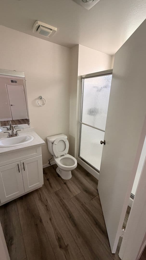 Sunland Apartment: 8608 Foothill Blvd