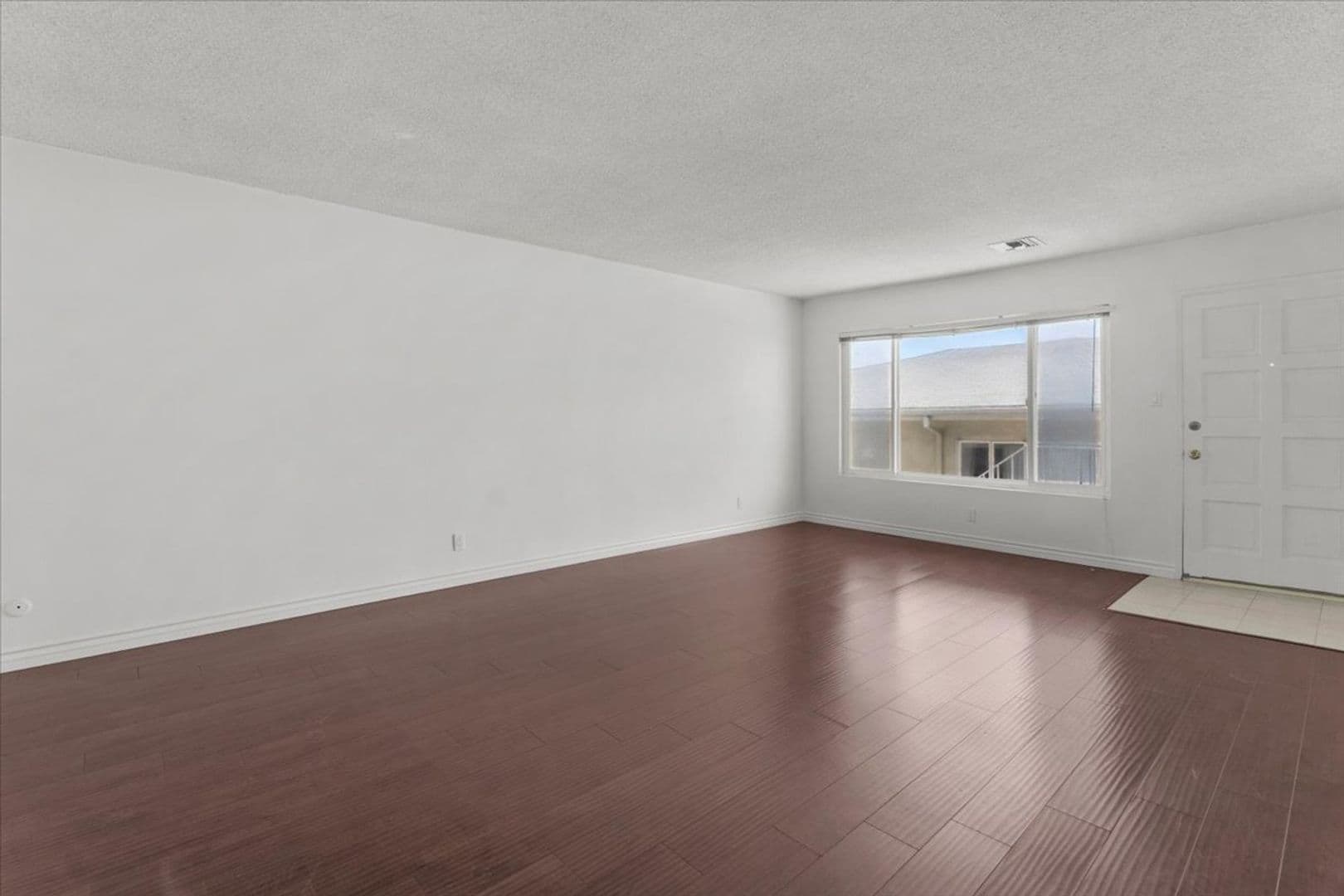 Beverly Hills Apartment: 309 S. Doheny Dr.