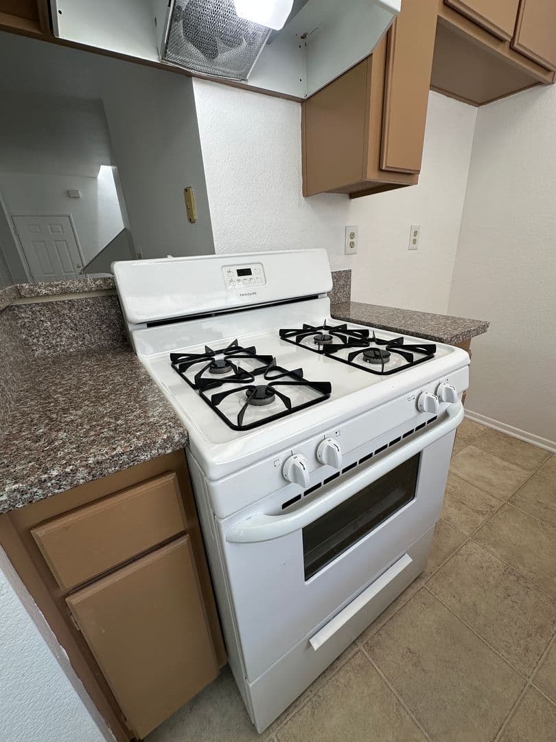 Pasadena Apartment: 79 & 89 Roosevelt Ave.