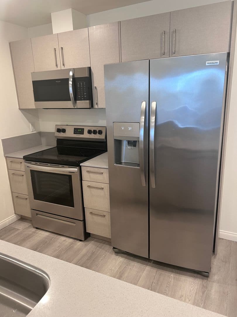 Van Nuys Apartment: 13724 Victory Blvd.