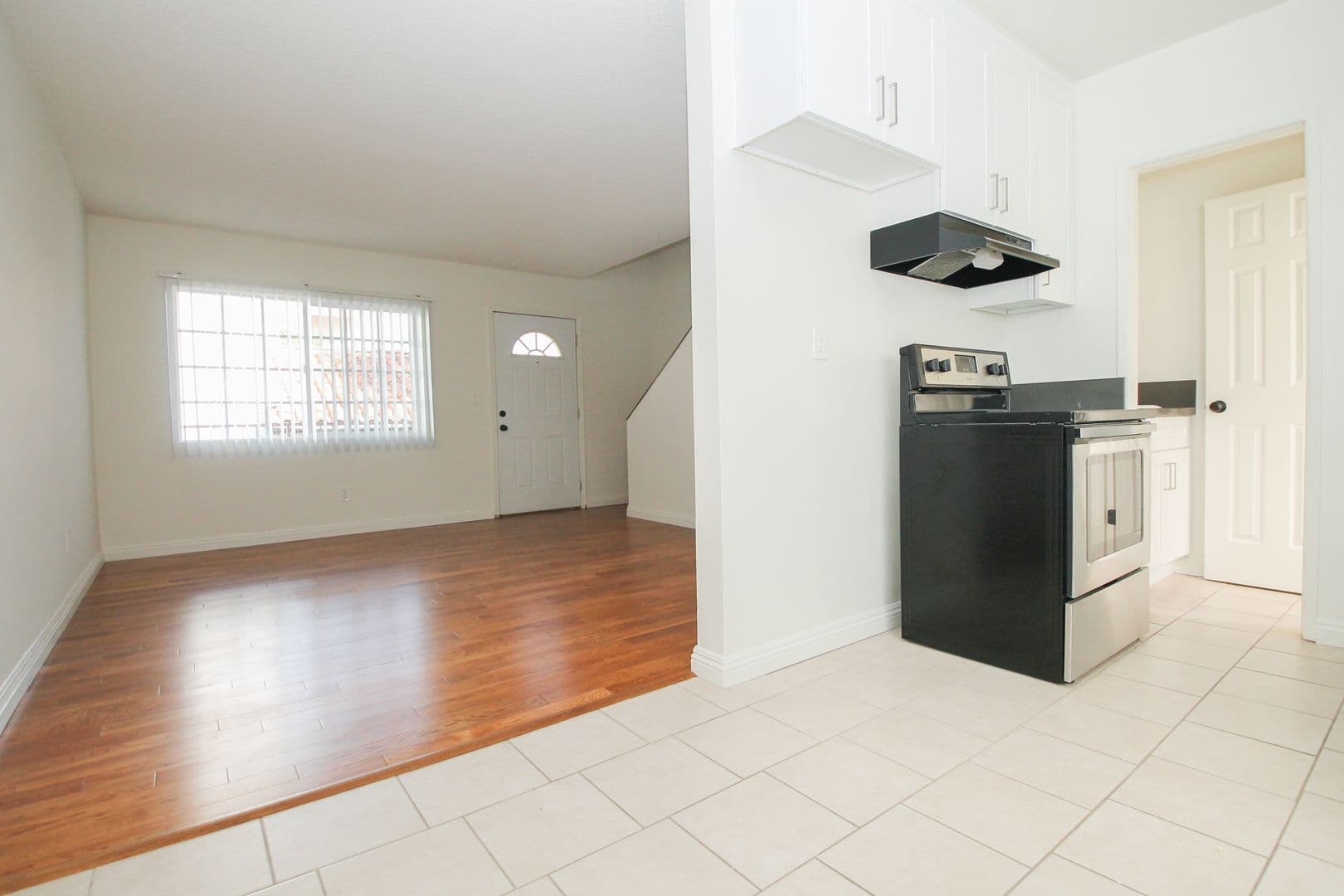 Sherman Oaks Apartment: 15339 Weddington St.