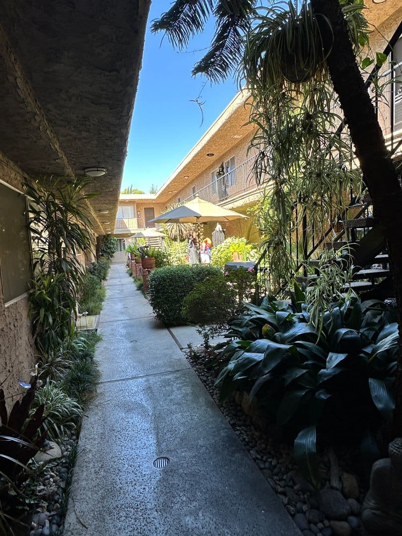 Valley Village Apartment: 5328 Hermitage Avenue