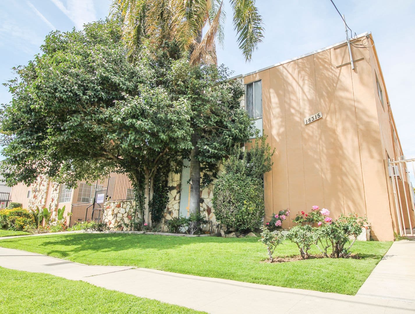 Northridge Apartment: 18315 Malden st.