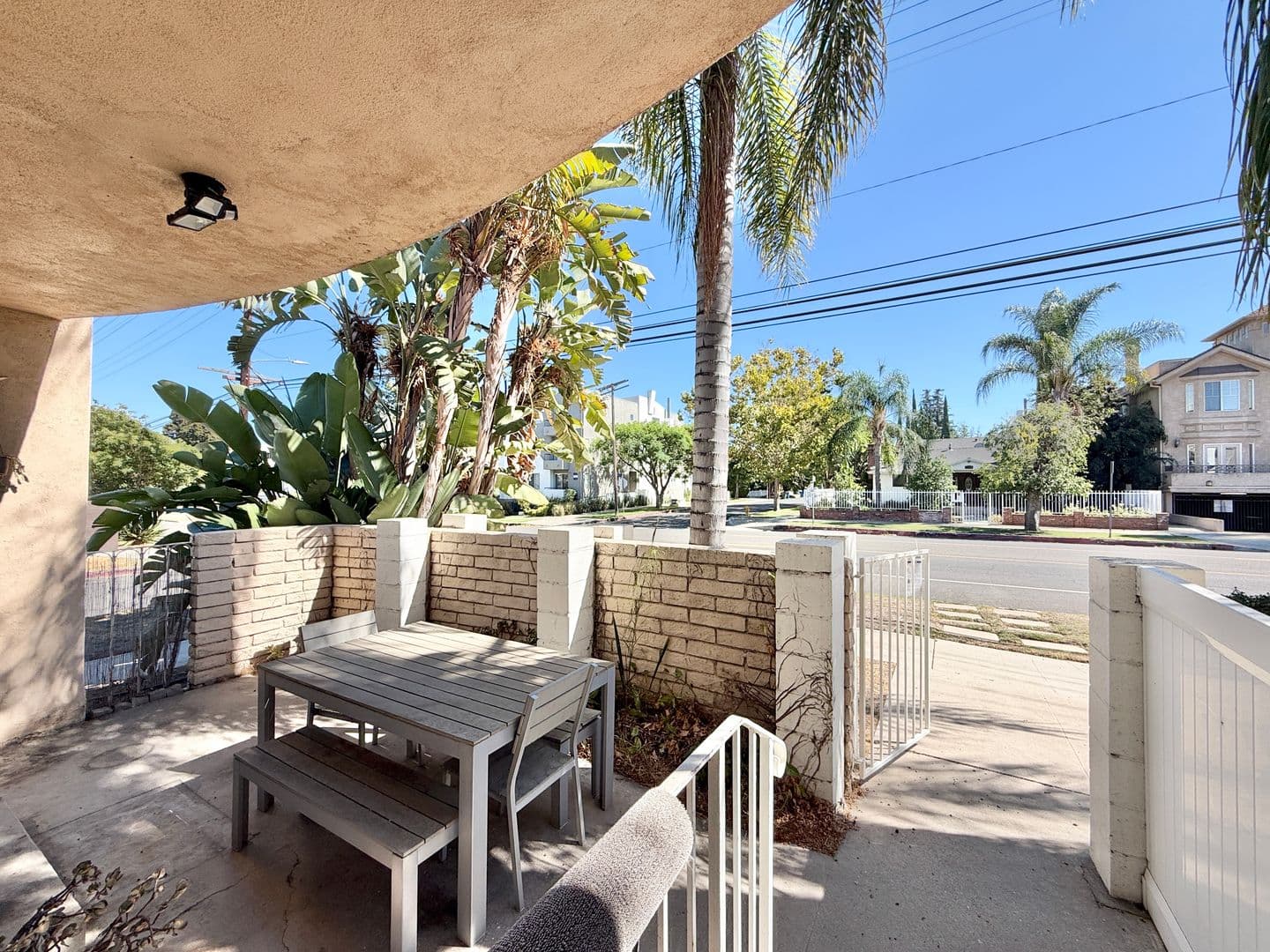 Studio City Apartment: 12231 Moorpark St.