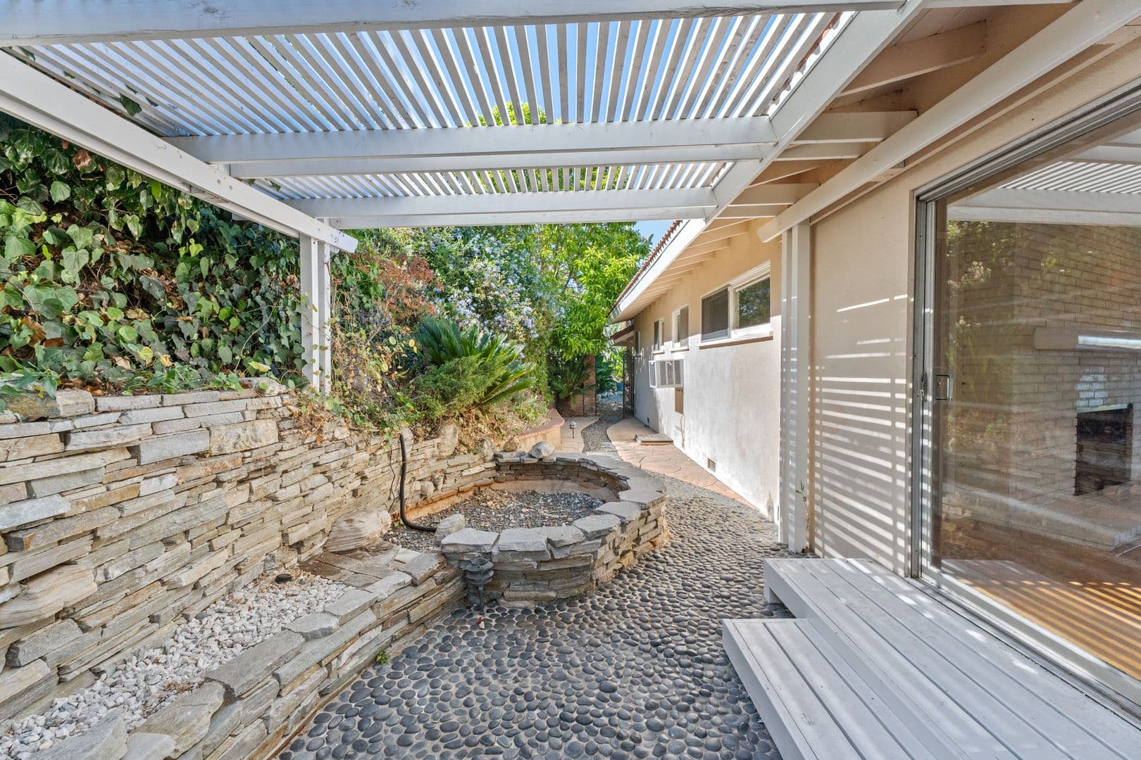 Rancho Palos Verdes House: 17 Stallion Rd