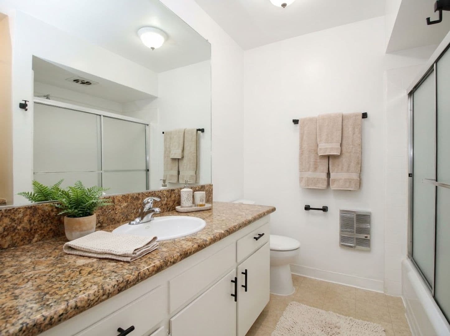 Studio City Apartment: 12231 Moorpark St.