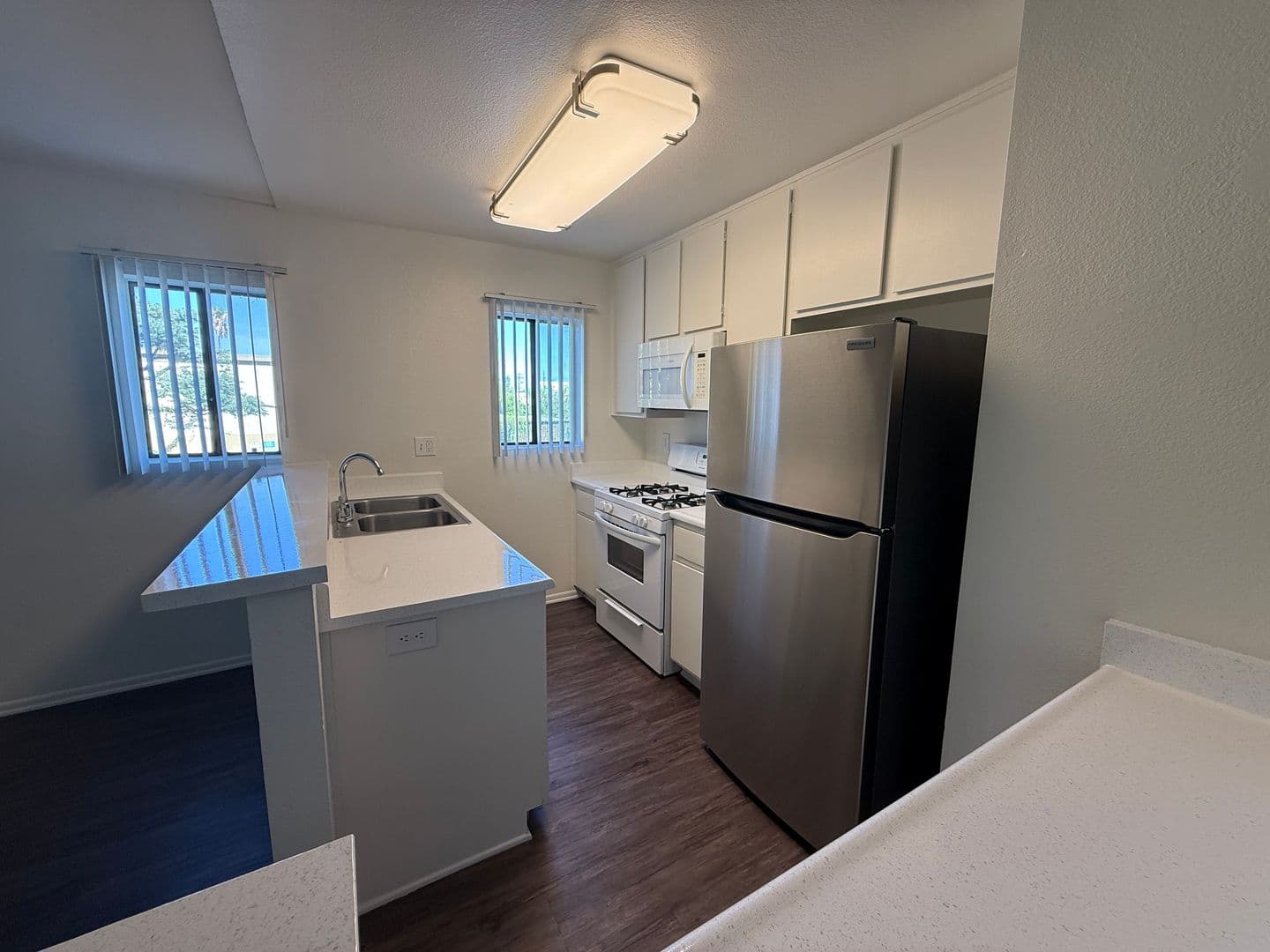 Sherman Oaks Apartment: 14543 Burbank Boulevard