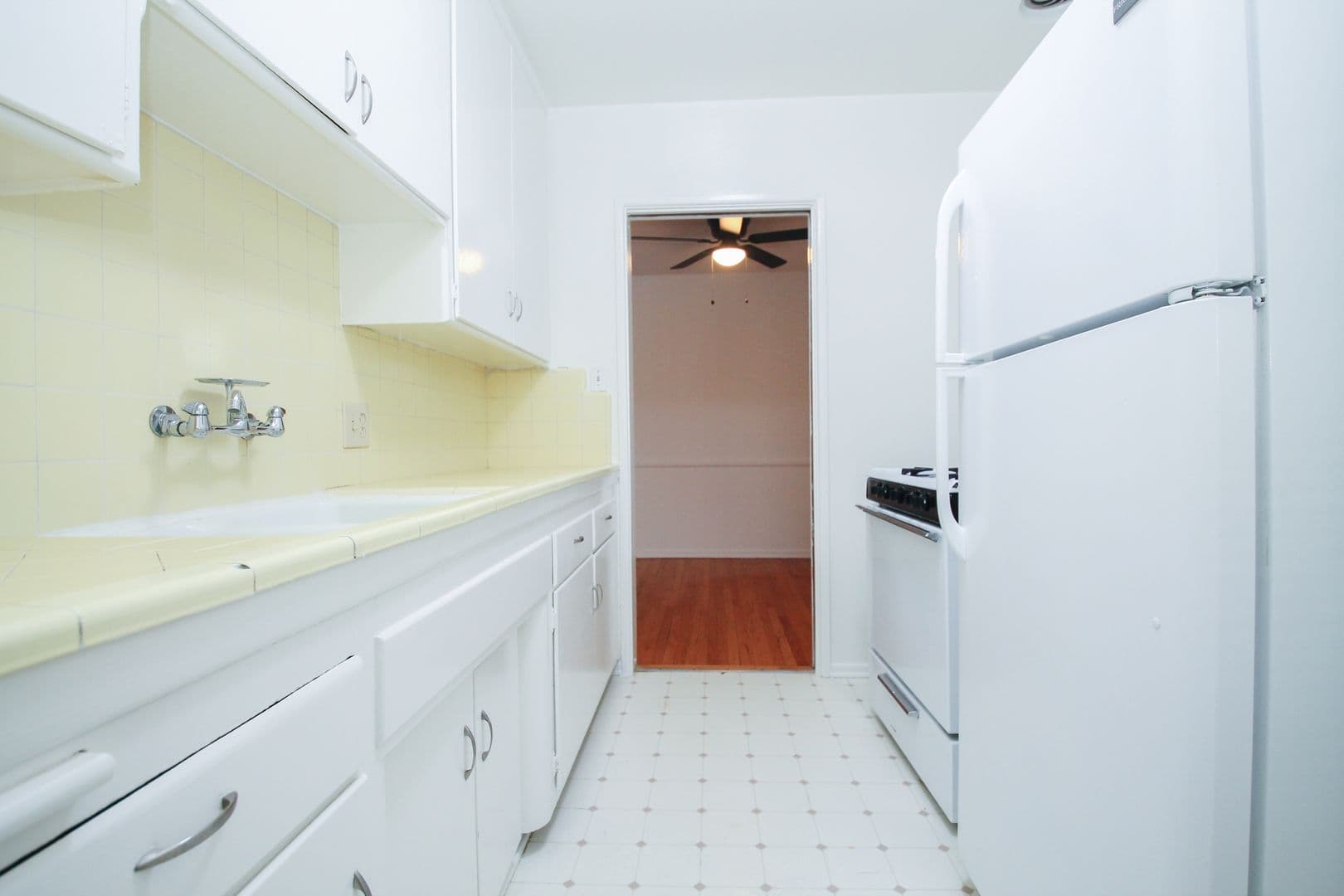 Los Angeles Apartment: 1033 S. Holt Ave.