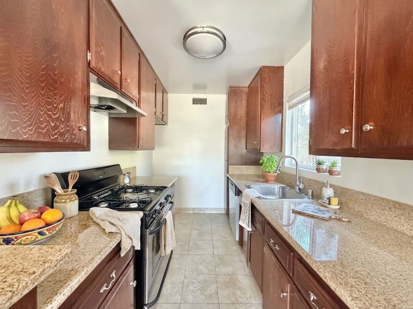 Studio City Apartment: 12231 Moorpark St.