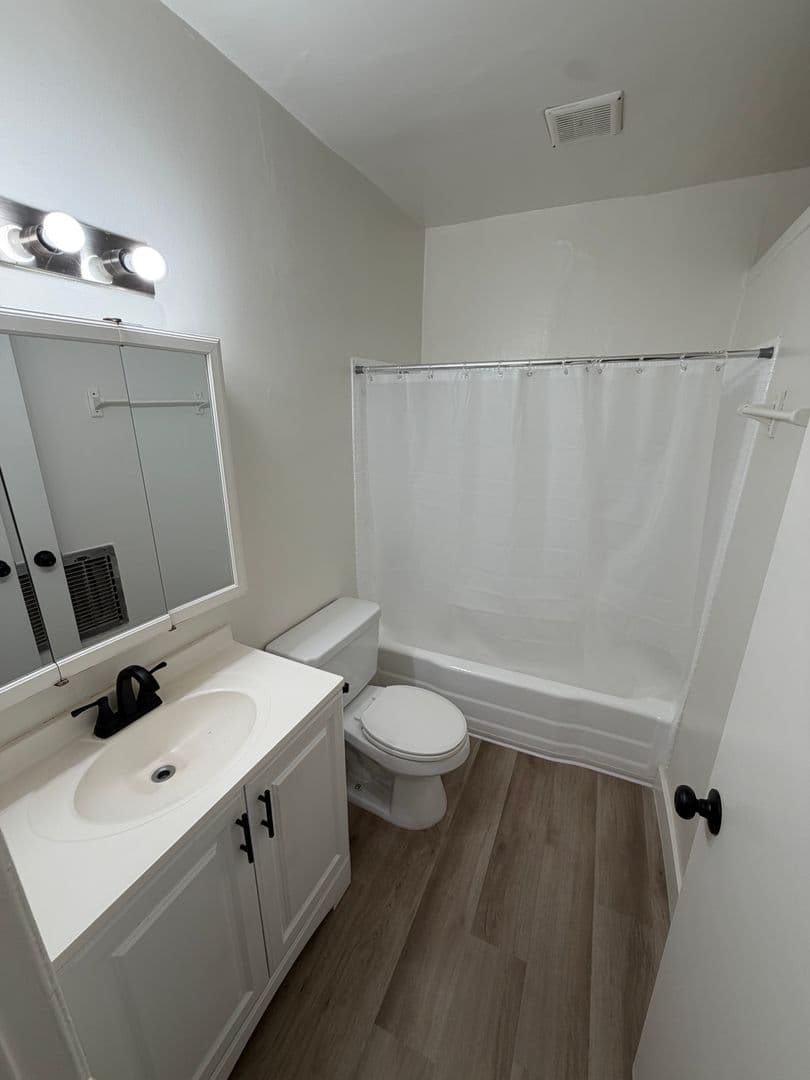 Los Angeles Apartment: 7225-7235 Hollywood Blvd